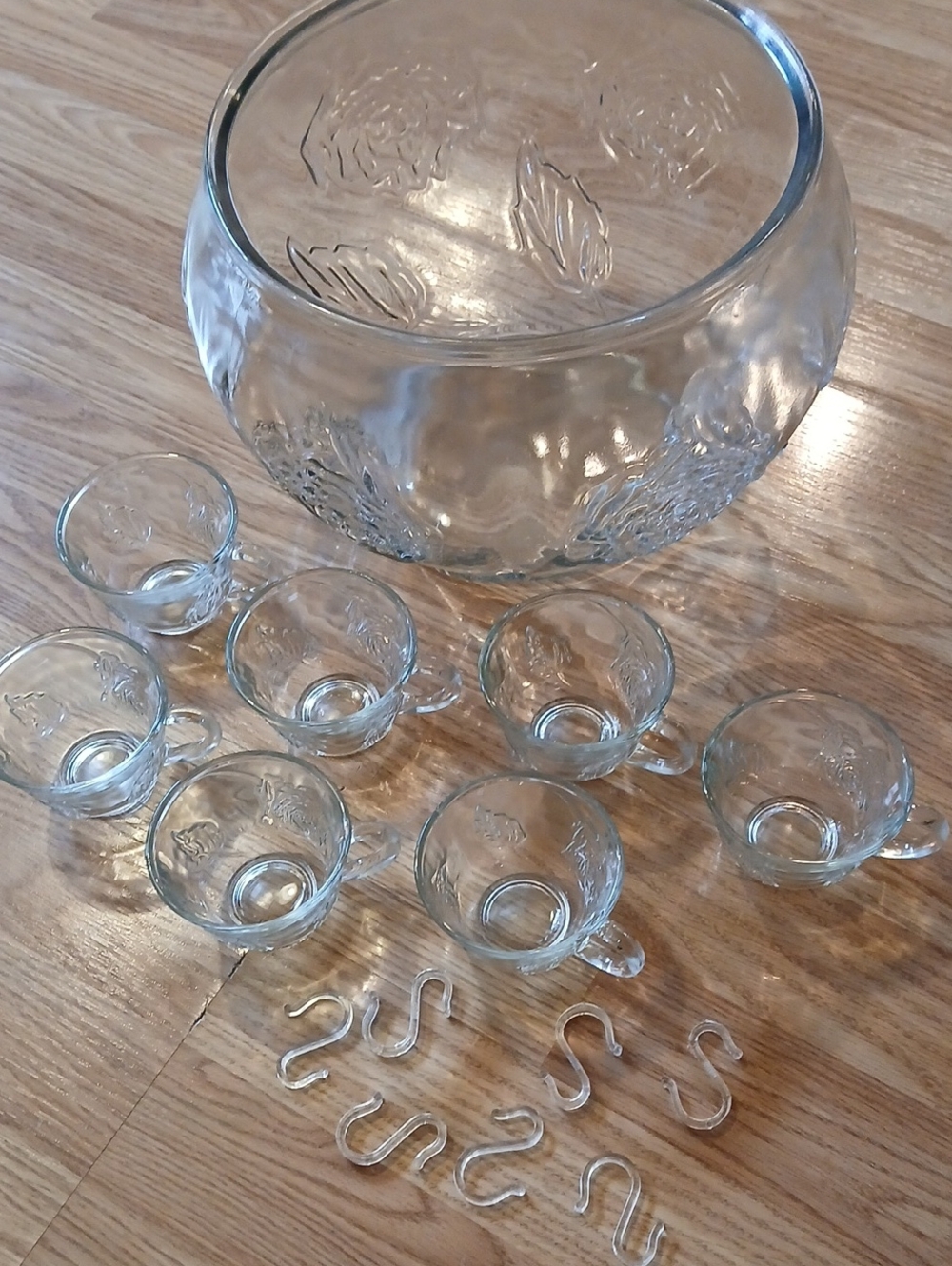 Rose Punch Serving Bowl With 7 Cups And Hangers